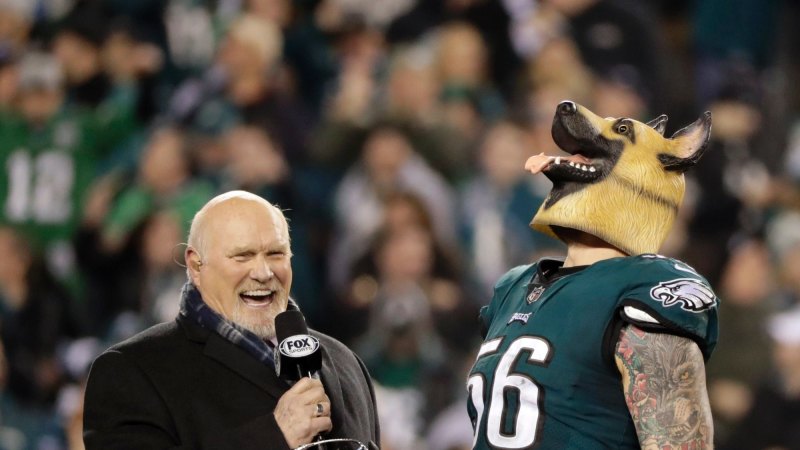 Philadelphia Eagles' Zach Ertz explains origin of 'underdog' masks