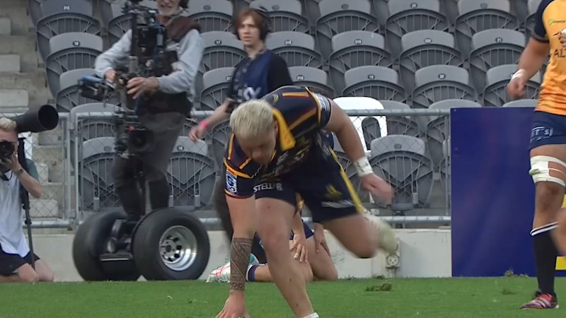 Tangitau double finishes Force off