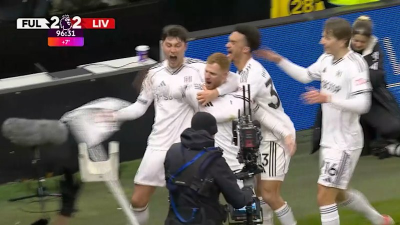 Late Fulham goal stuns Liverpool