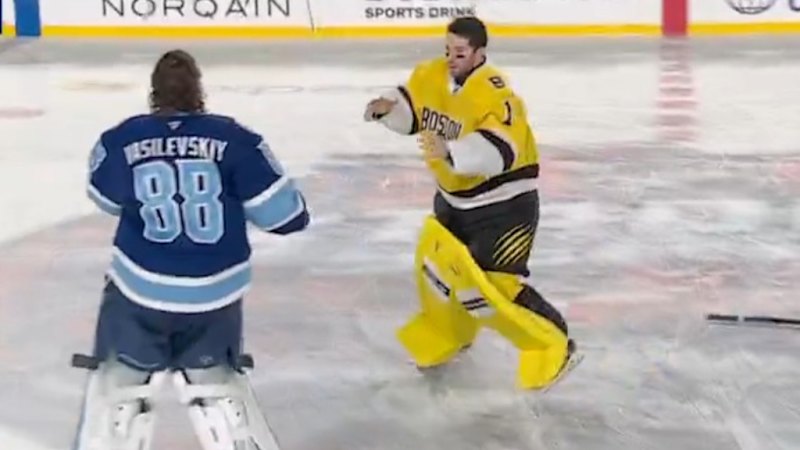 NHL goaltenders clash in scrappy fight at centre ice