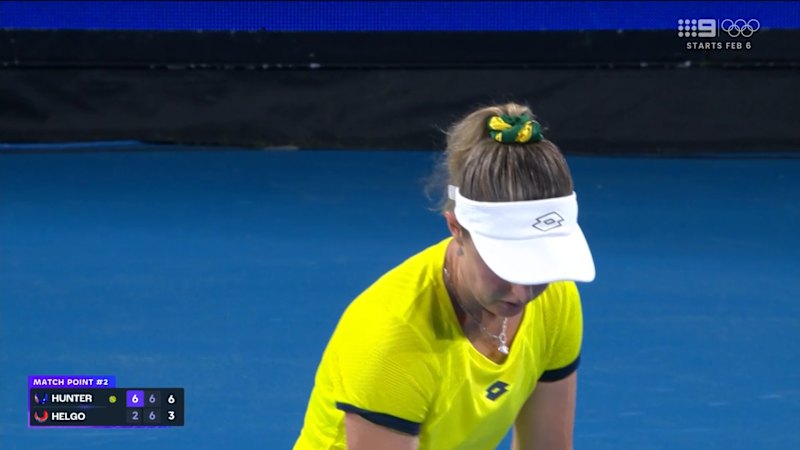 Hunter takes down Helgo to give Aussies 1-0 lead