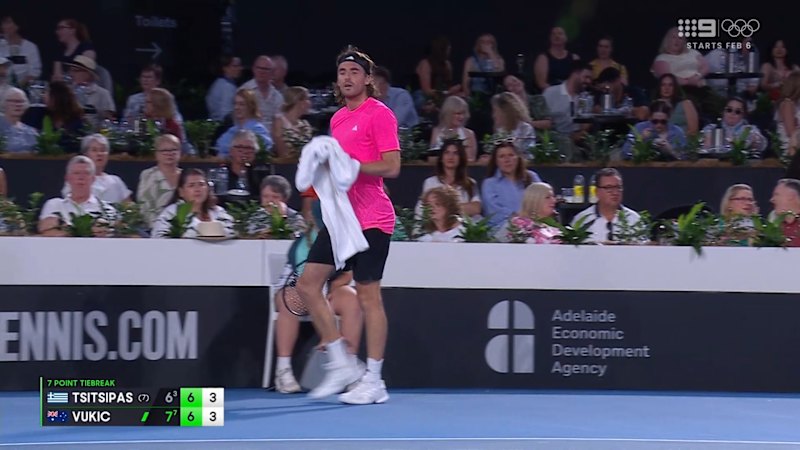 ‘Really poor’ Tsitsipas shots under fire