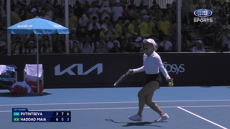 Putintseva jibes crowd after first round win