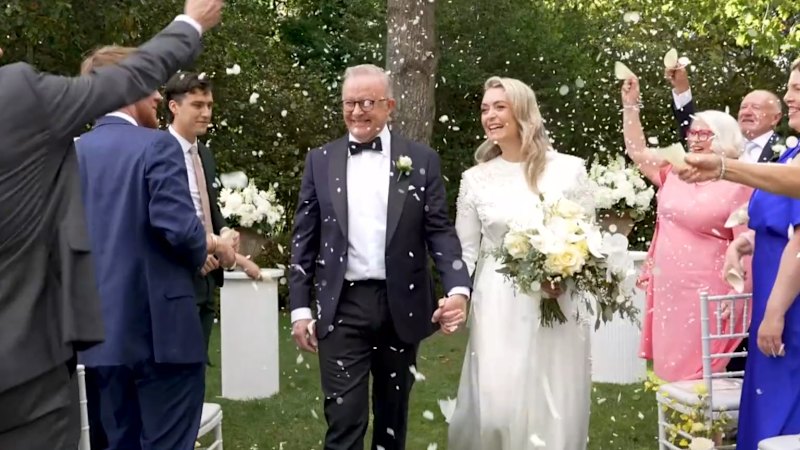 Prime Minister ties the knot