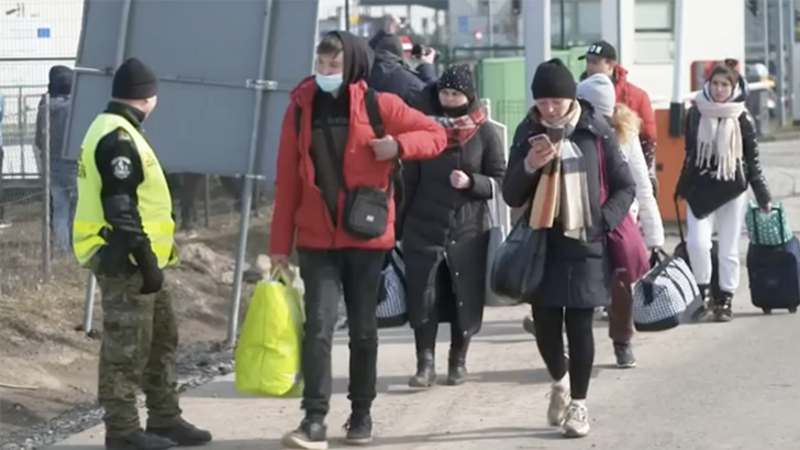 Ukrainians cross into Poland, fleeing Russian invasion