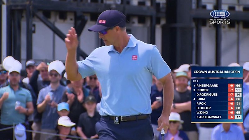 Scott opens with a birdie