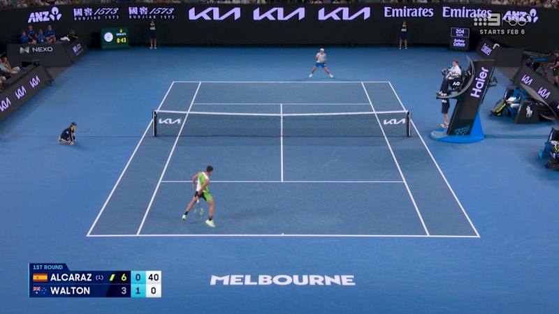 Alcaraz stuns with audacious front-facing tweener