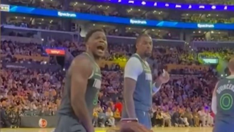 Edwards fined for NSFW gesture at Lakers fan