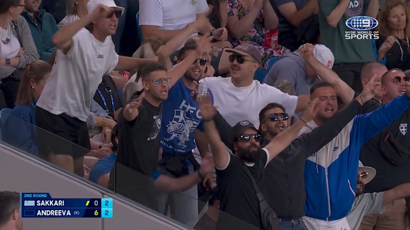 Greek fans rally behind Sakkari