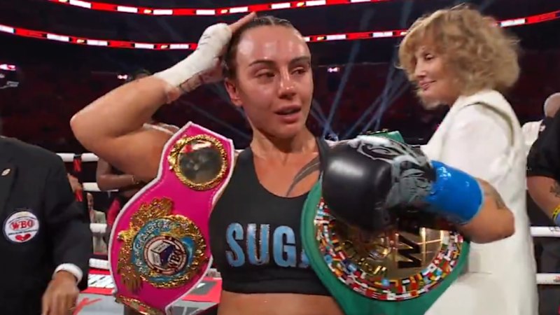 Aussie star defends world titles