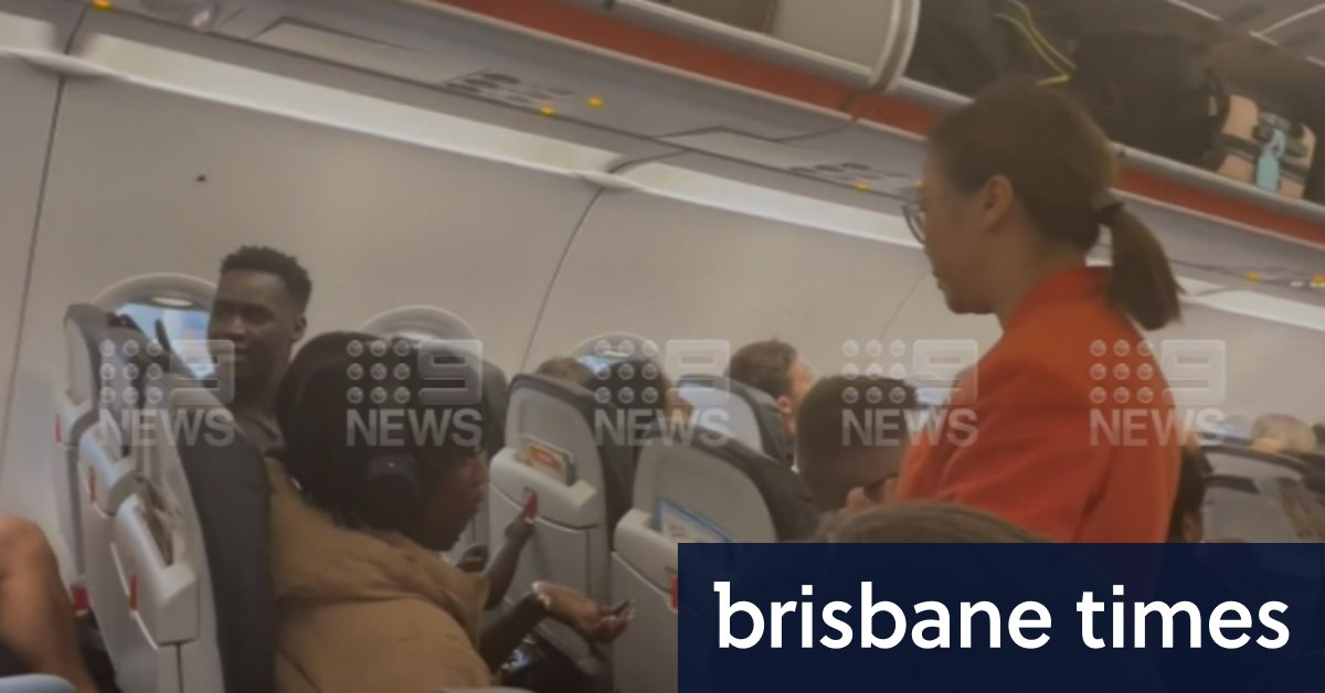 Video shows passenger being tasered on Jetstar flight to Melbourne