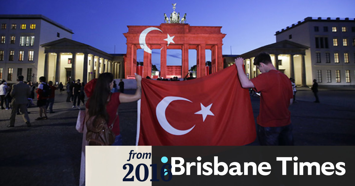 Video Istanbul Attack Landmarks Light Up