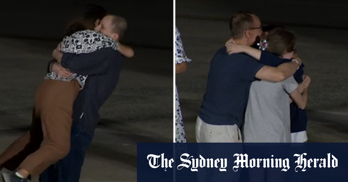 See the moment freed Americans reunite with loved ones