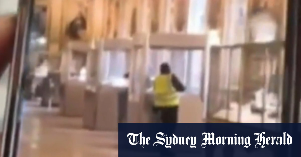 More arrests made over Louvre heist