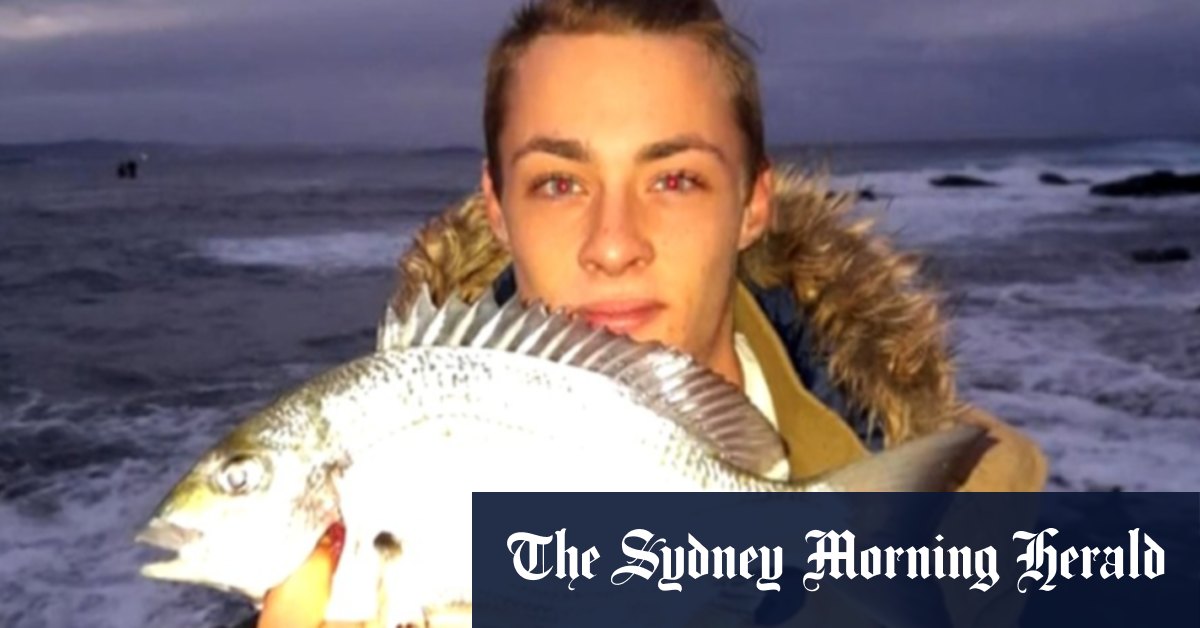 More than 24 hours pass searching for missing NSW fisherman