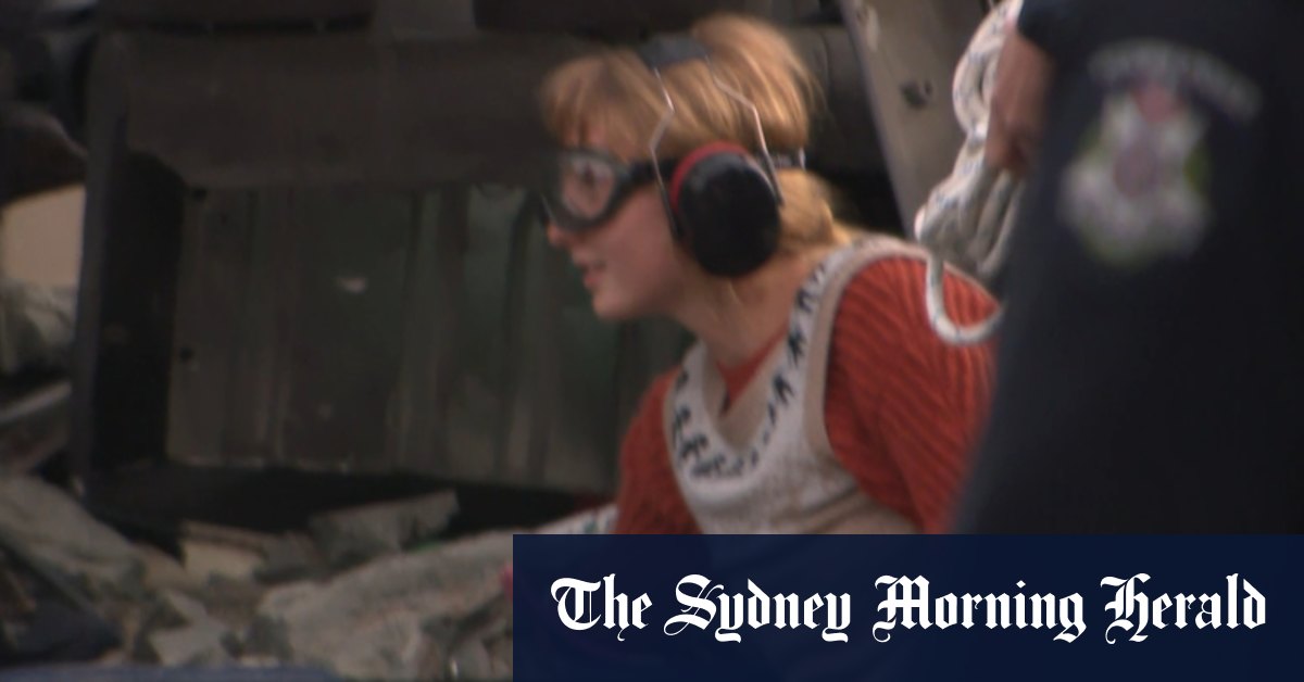 Video Woman chains herself to car during Melbourne protests