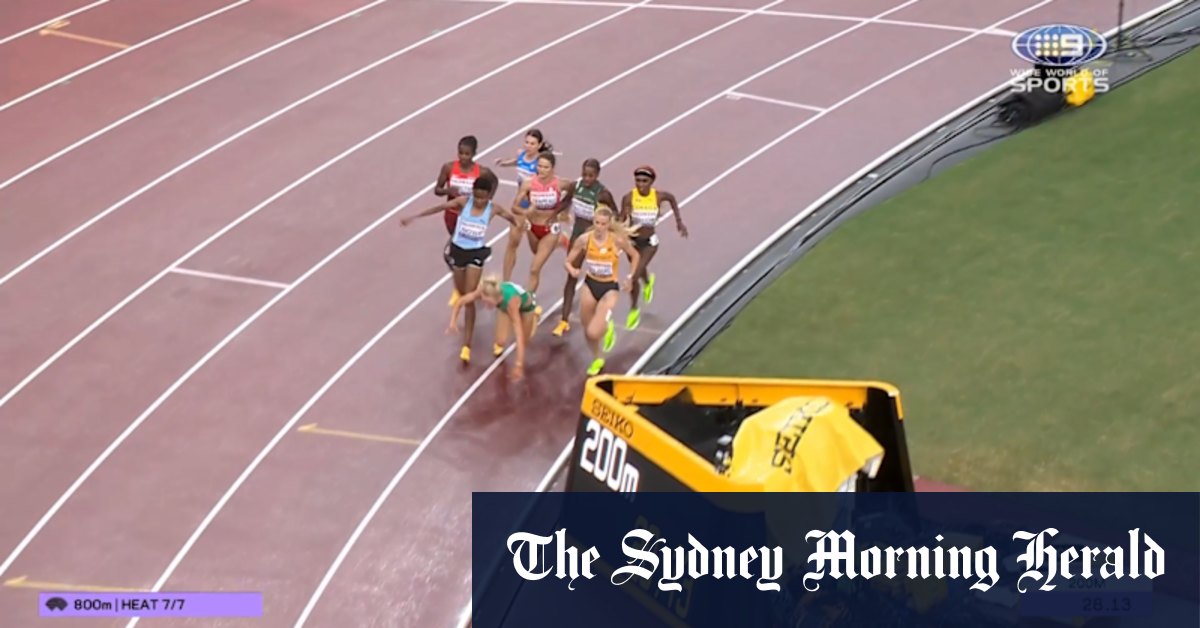 Hull's race ruined by contact