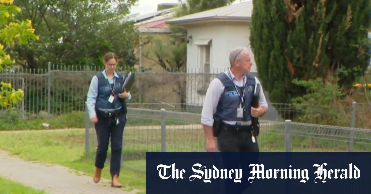 Thieves steal money from mother’s home at knifepoint