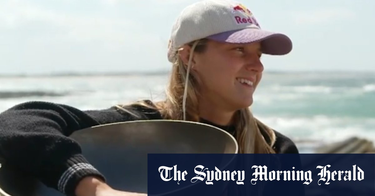 Video: Aussie surfing star brings world title trophy home