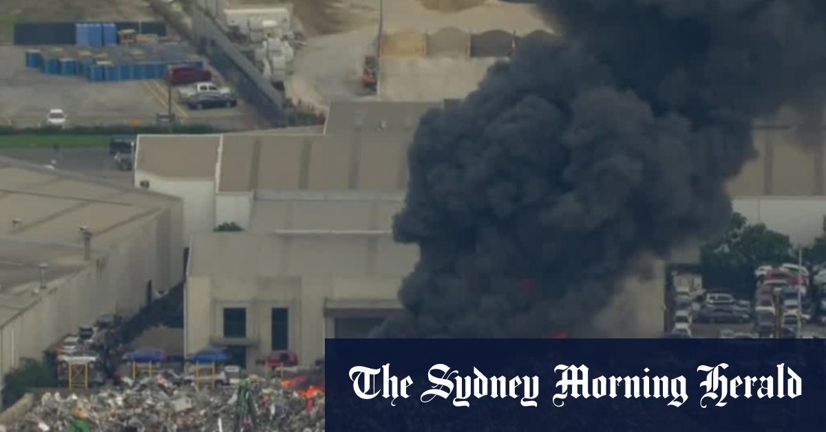 Video: Factory fire sends black smoke across Melbourne