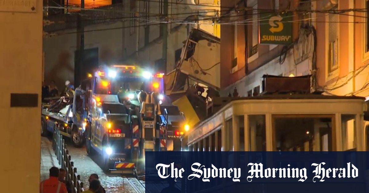 Crews begin removing wreckage of famed Lisbon street car that derailed and crashed