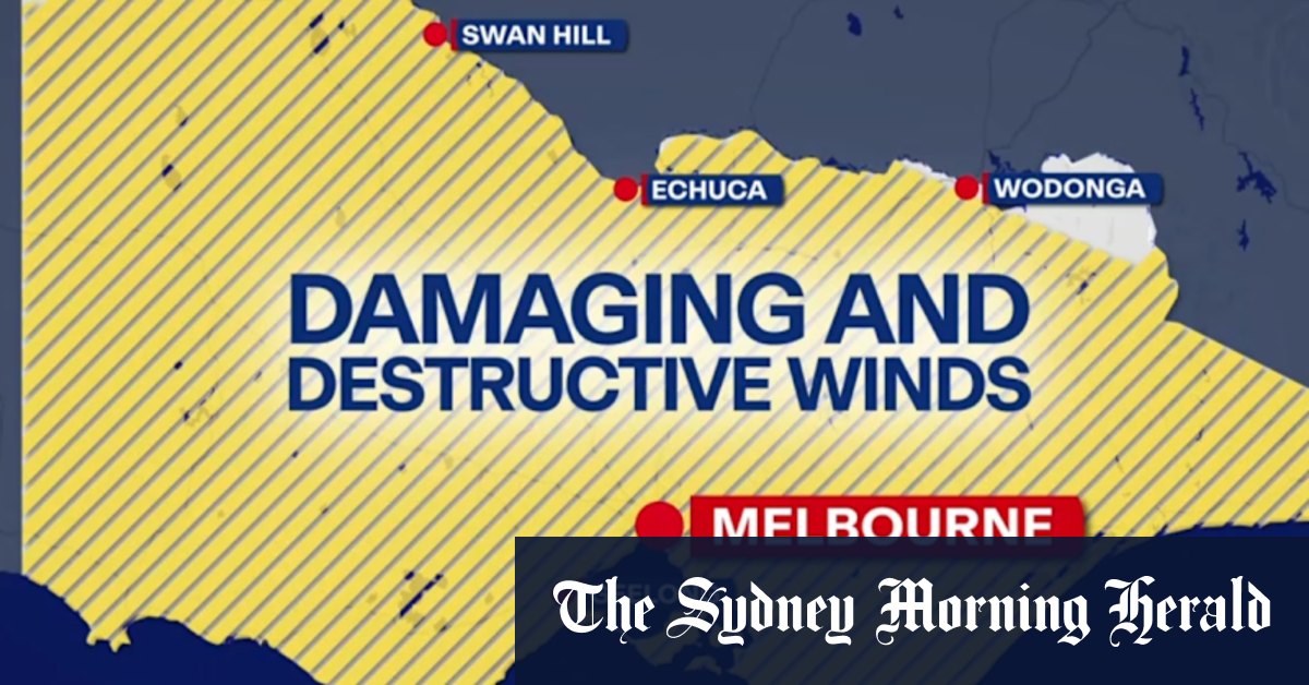Wild weather lashes Victoria leaving thousands without power