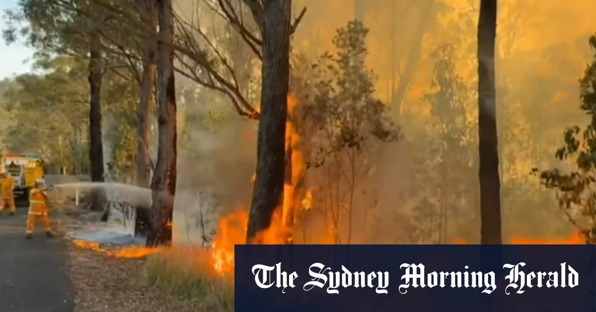 Video: Out-of-control bushfire threatening homes