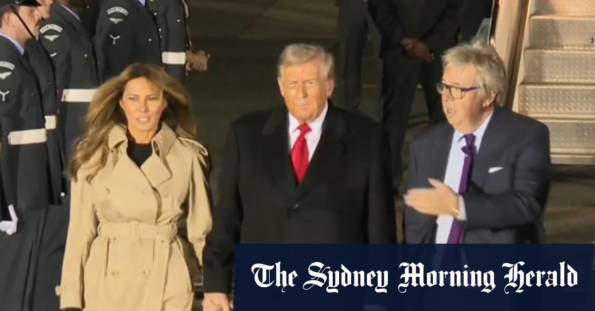 US president and First Lady land in London