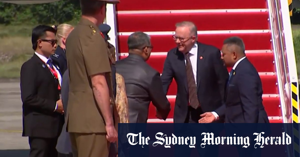 Prime Minister arrives at ASEAN summit