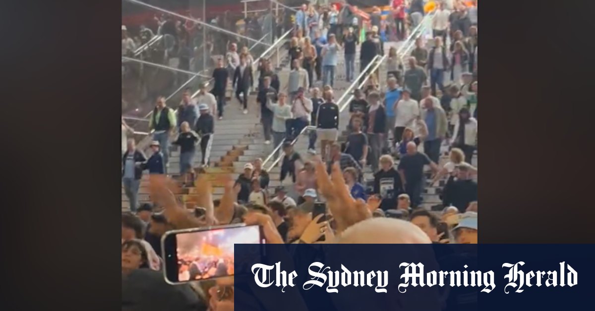 Fans pour out of Marvel and offer up a little cheeky dig at Oasis’ nemesis Blur