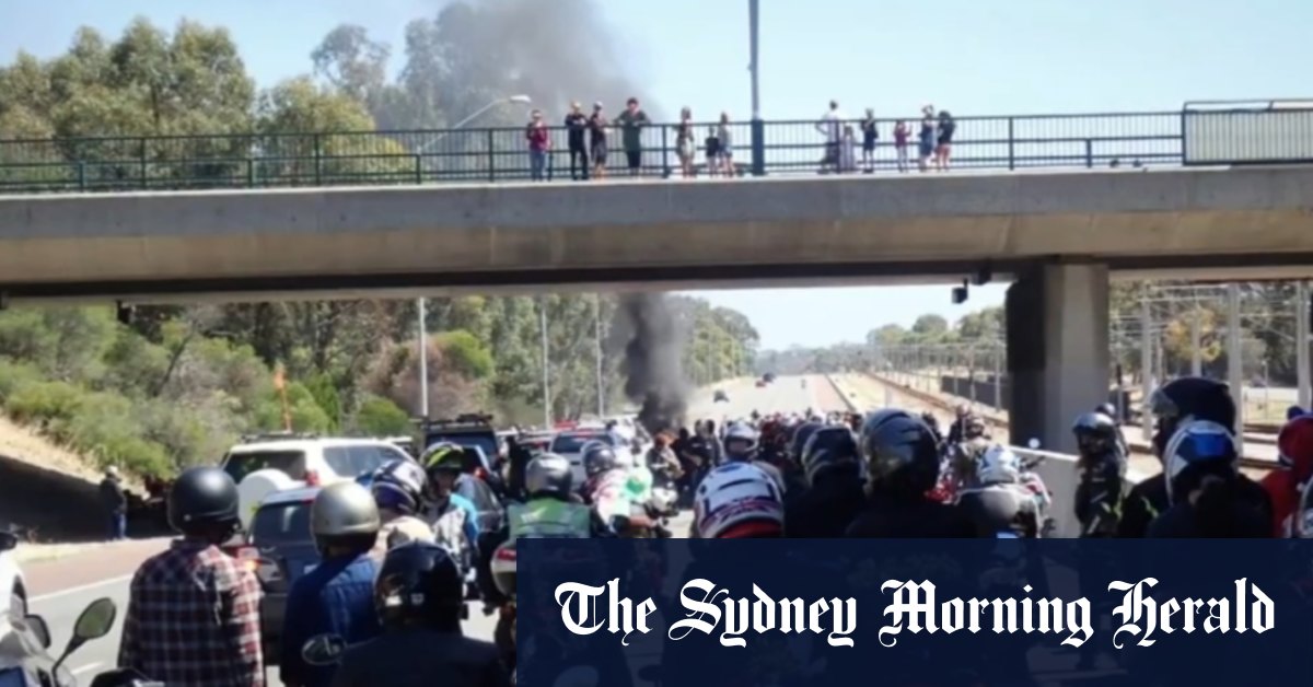 Video Motorcyclist killed and three others injured in Mitchell Freeway