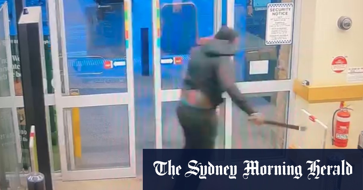CCTV captures man threatening staff with machete at Fawkner Dan Murphy’s