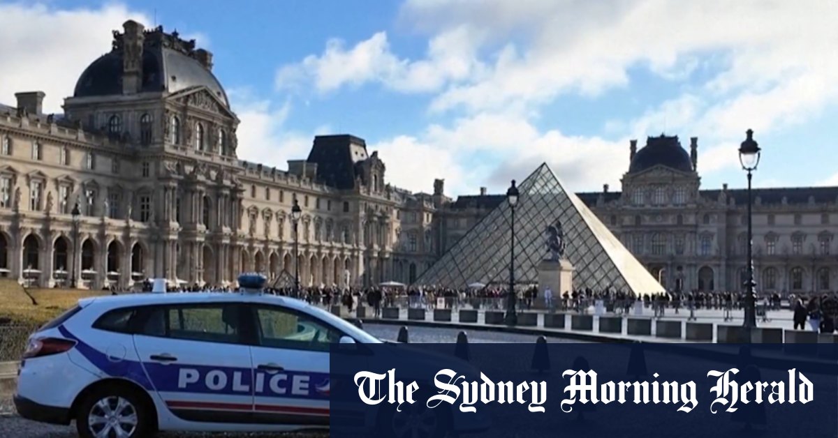 Suspects arrested over theft of crown jewels from Louvre