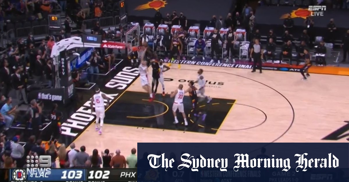 Video: Ayton's insane last-second alley-oop