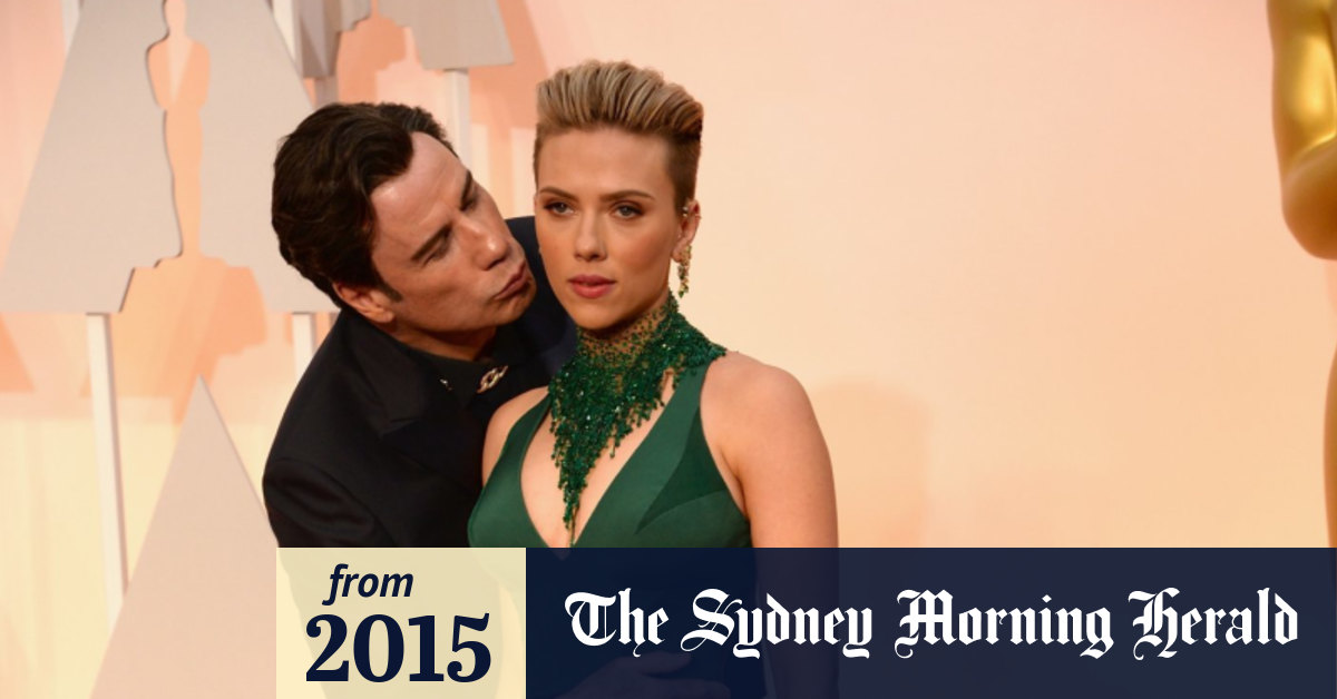 Oscars 2015 John Travolta S Creepy Kiss Has Been Turned Into Memes