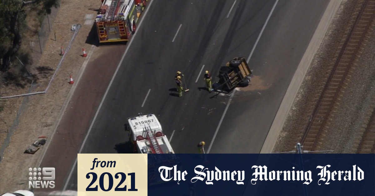Video: Kwinana Freeway closed after multi-vehicle crash