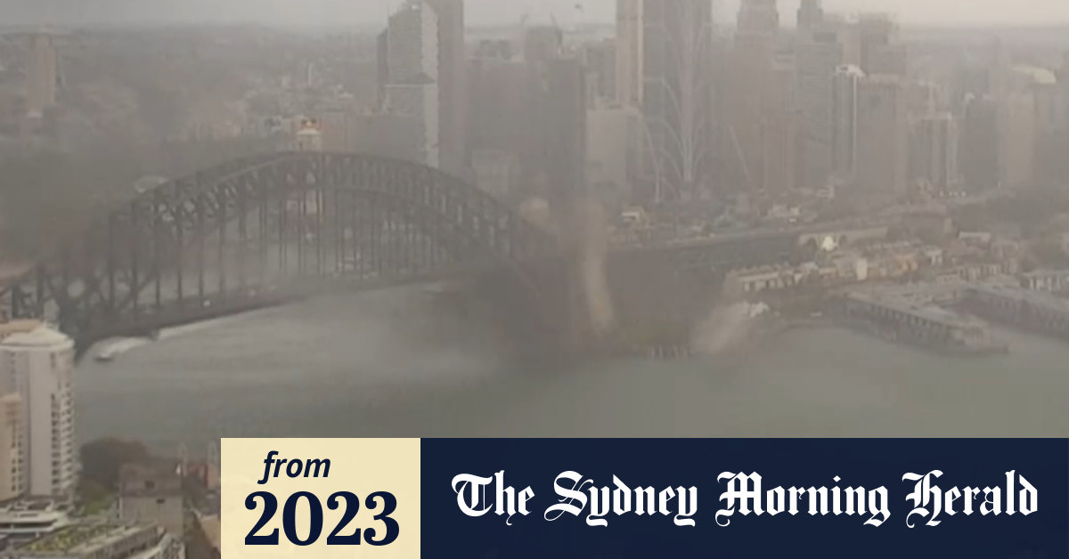 Video: Sydney hit by strong winds