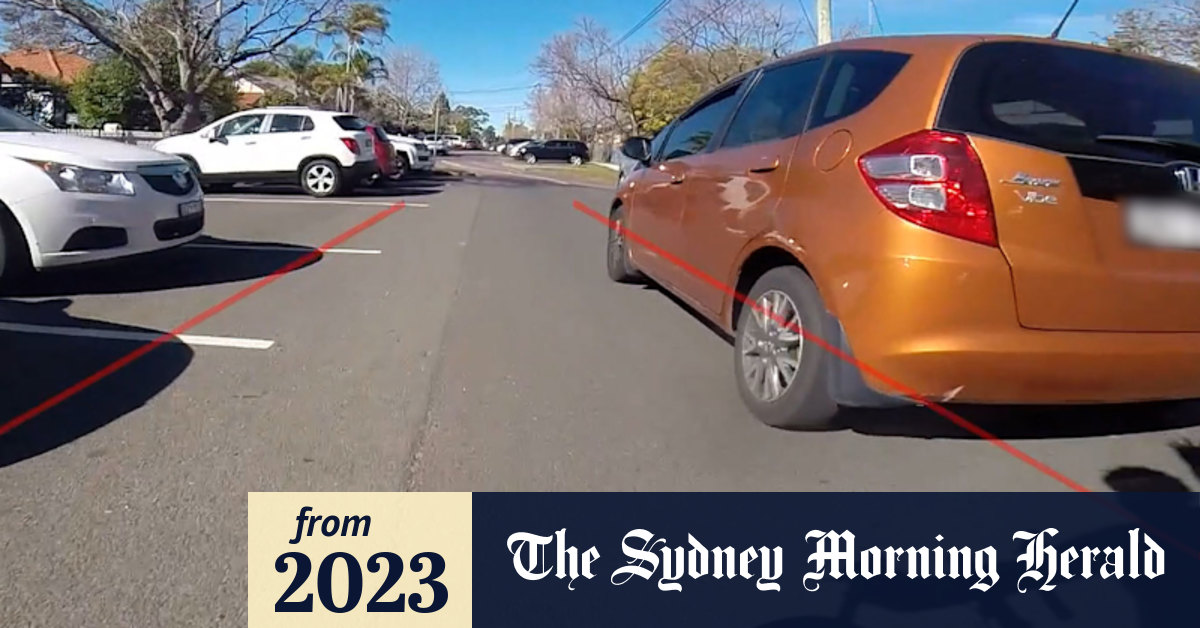 Video: Cyclist's near misses with cars