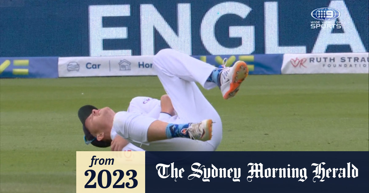 Video: England star aggravates shoulder injury