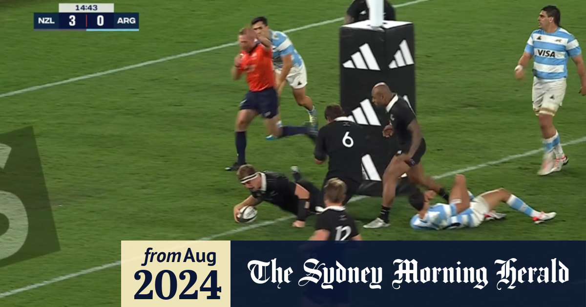 Video: Darry scores remarkable first Test try