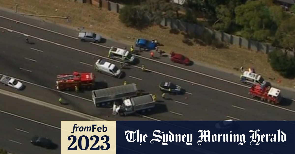 Video: Three injured after major crash on Melbourne freeway