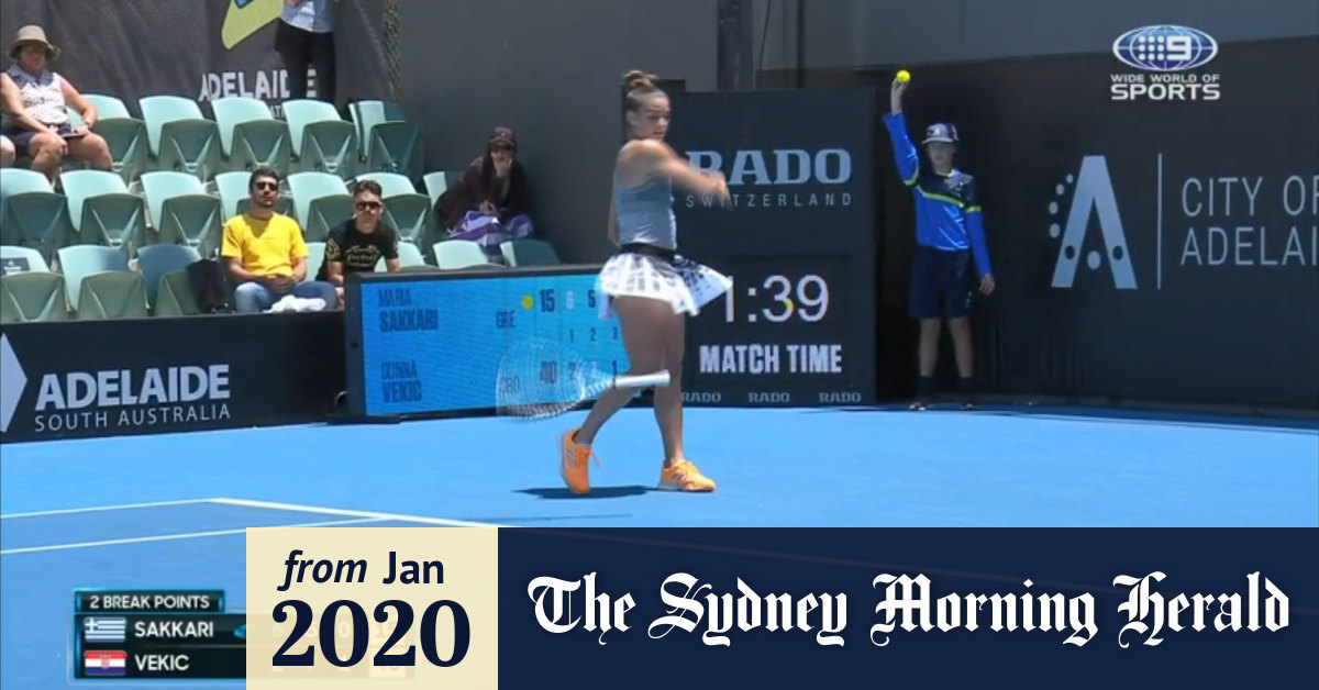 Video: Maria Sakkari slams her racquet