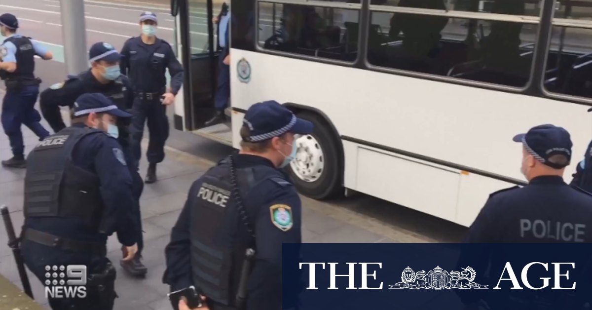 Video: Sydney police out in force to prevent lockdown protest