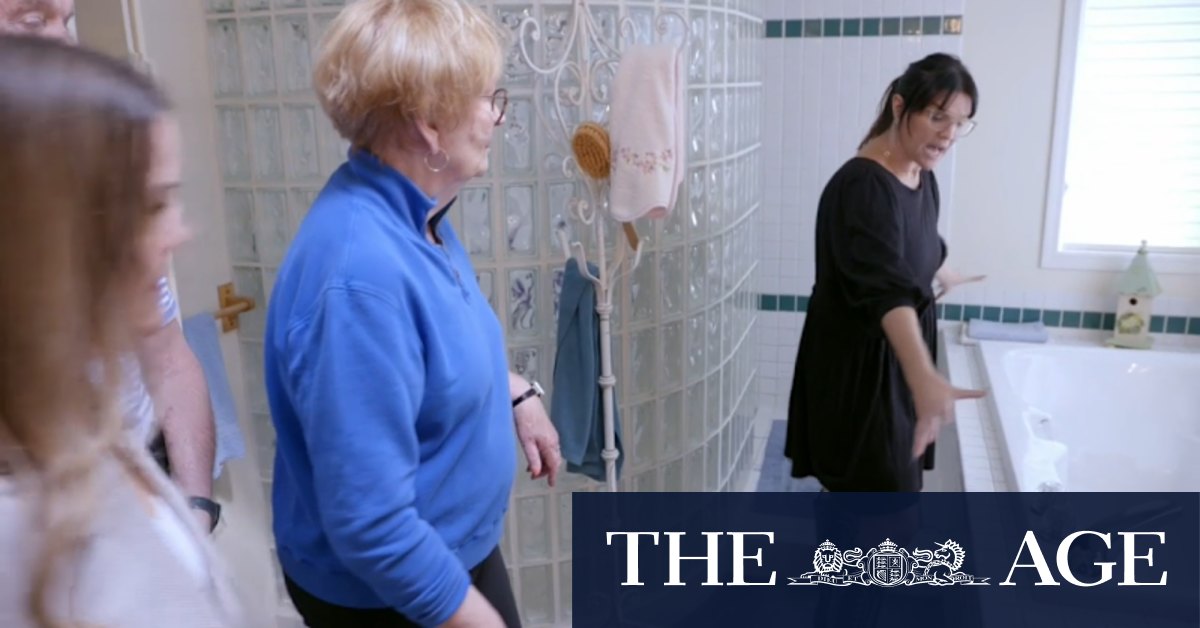 Real estate experts find glaring issue in dated bathroom