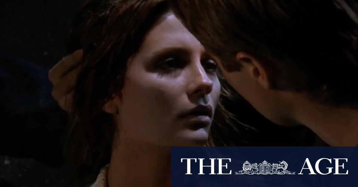 Marissa Cooper dies on The OC Season 3 finale