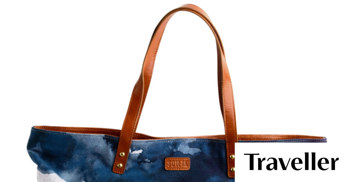 Travel accessories for the beach Canvas bag, beach wrap and more