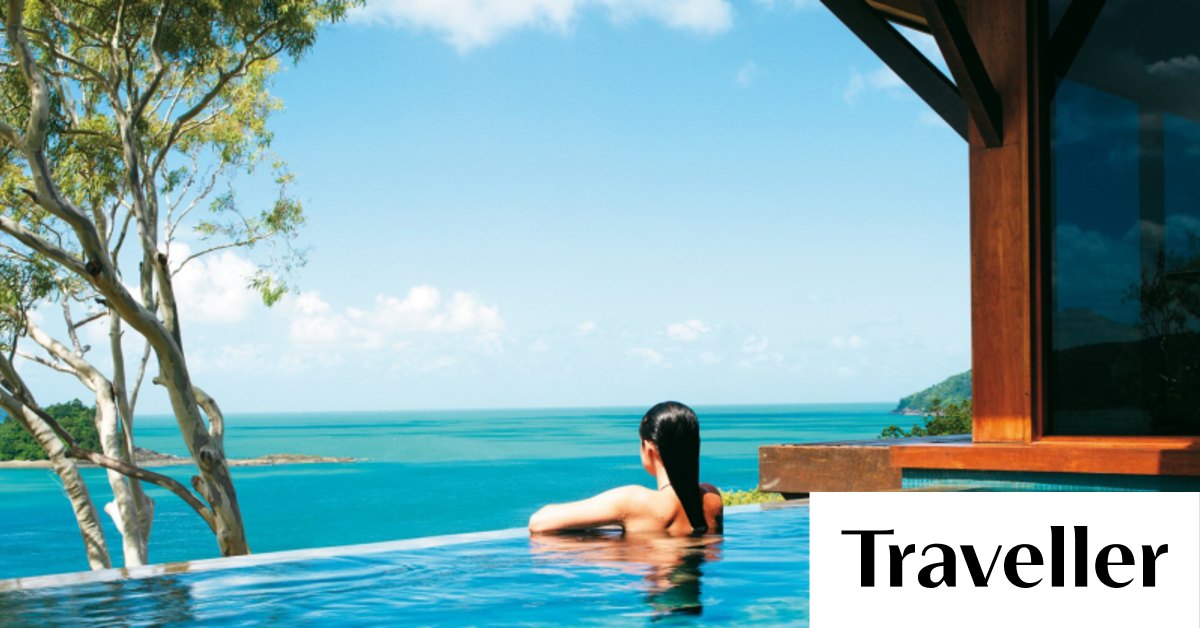 Qantas Melbourne to Hamilton Island direct flights take off