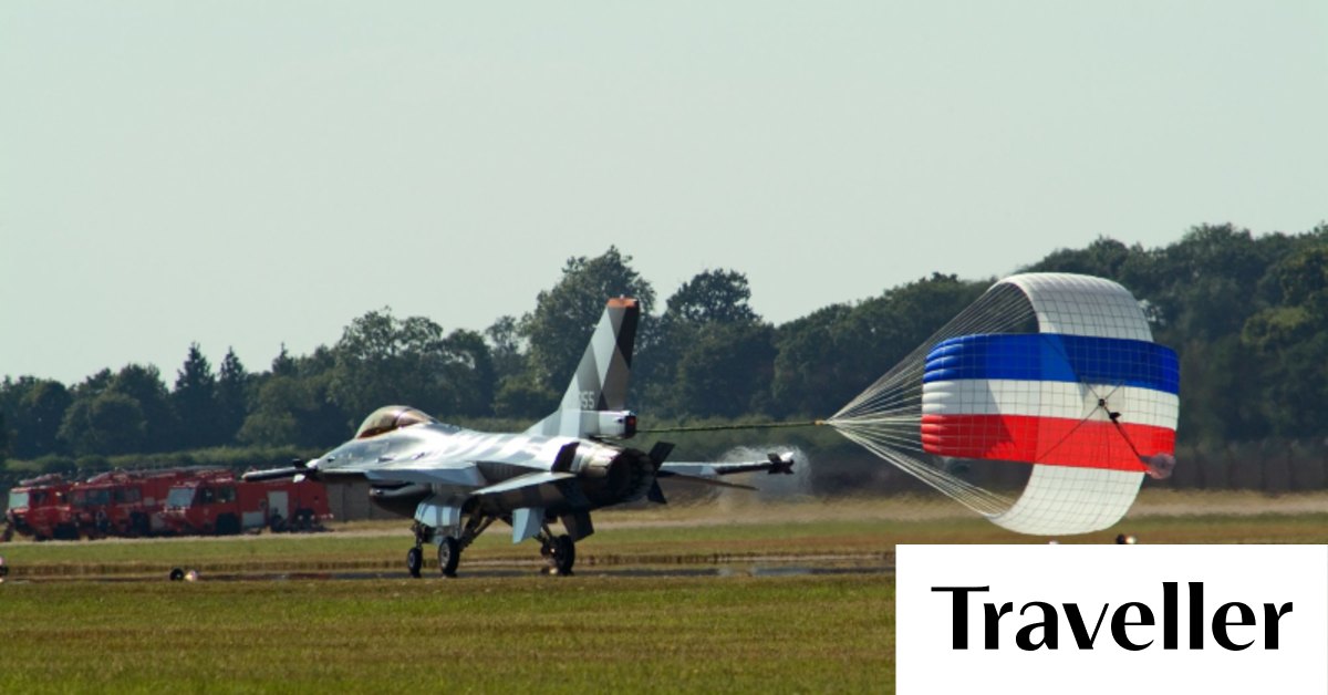 Everyone asks Do any commercial aircraft use parachutes on landing?