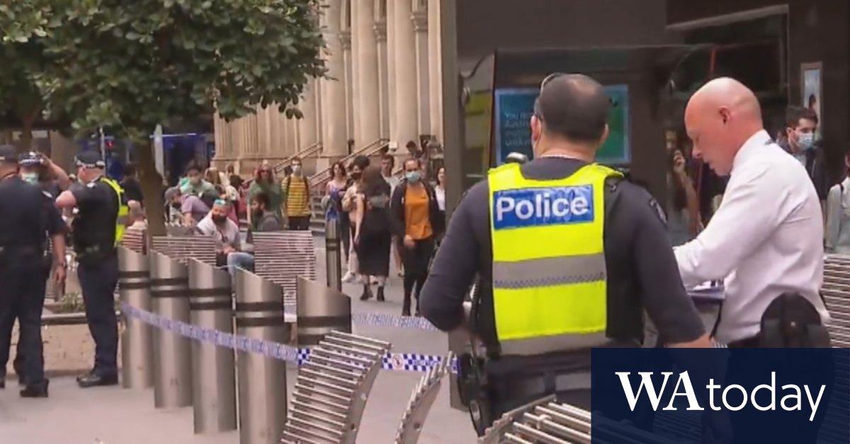 Video: Car speeds down Melbourne's Bourke Street mall