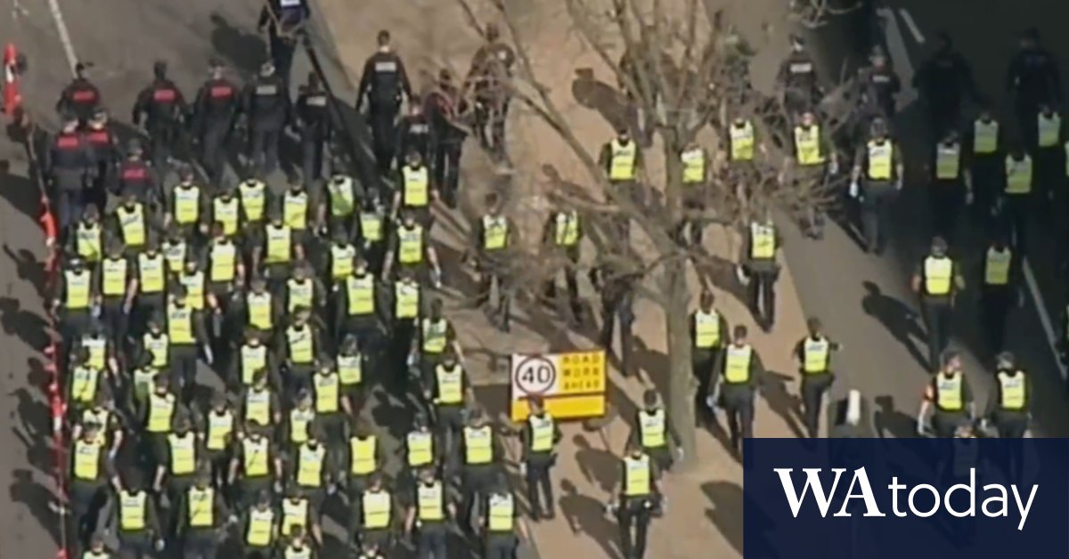 Video Victoria lockdown chaos